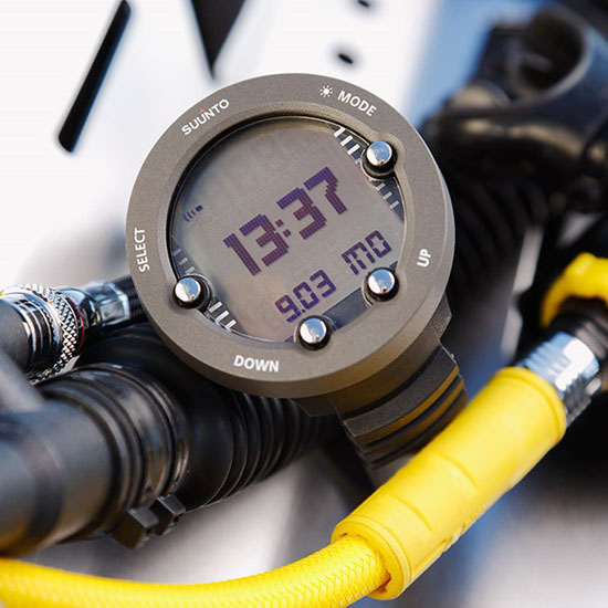 SUUNTO VYPER NOVO Dive Computer with USB cable - Bungee kit